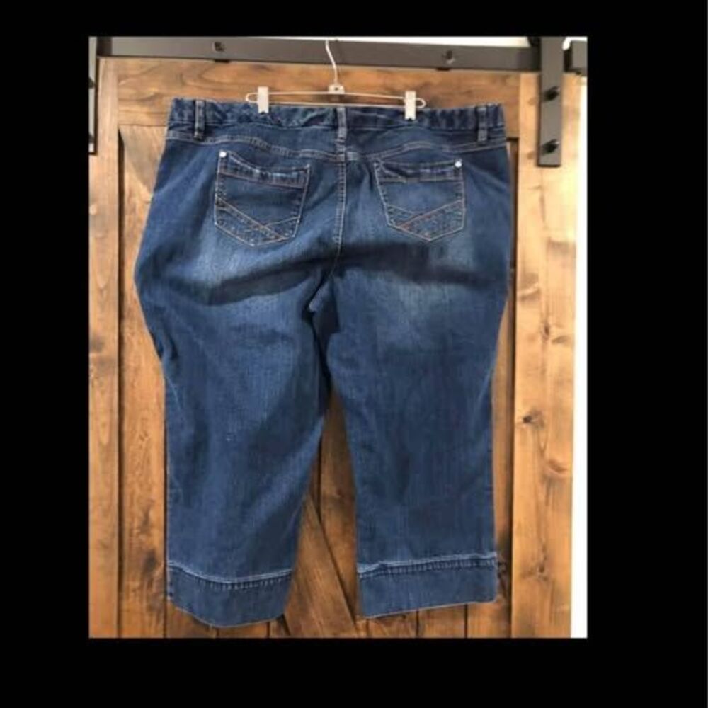 2X Size 22W Apt. 9 capri denim jeans shorts 25” inseam CA37